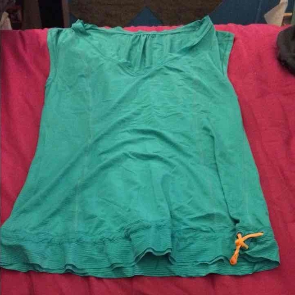 Lululemon tank size 4 NWOT